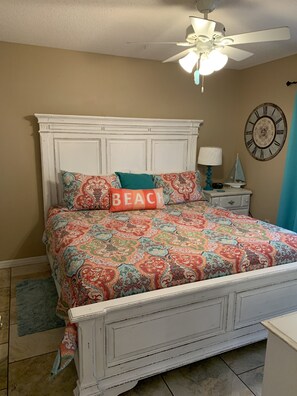 2 soverom, strykejern/-brett, wi-fi (mot et tillegg) og sengetøy