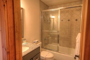 Jetted tub, towels