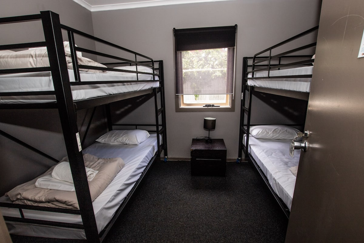 Classic Room, 1 Bedroom | Wi-fi percuma, cadar katil