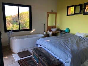 4 chambres, fer et planche à repasser, Wi-Fi, draps fournis