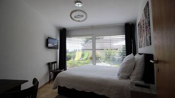 Bureau, fer et planche Ă  repasser, Wi-Fi