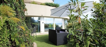 Studio with breathtaking view of Lake Neuchâtel