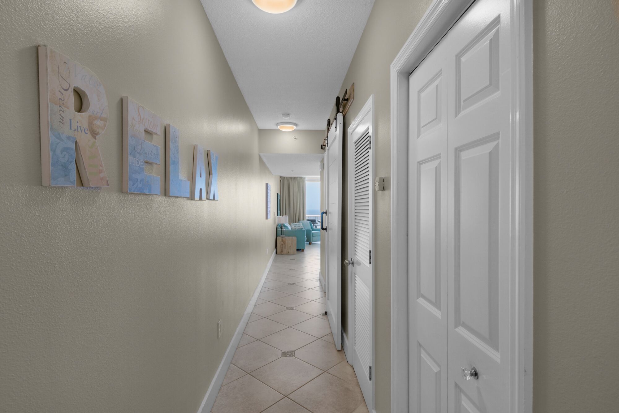 BEACHFRONT CONDO! SLEEPS UP TO 6!