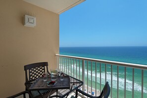Outdoor dining - BEACHFRONT CONDO! SLEEPS UP TO 6! (Panama City Beach)