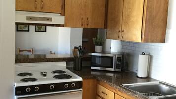 KylskÄp, mikrovÄgsugn, ugn och spishÀll