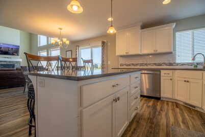 Clean Golf Home w/ Scenic Views - Up to 4500 sqft, 8 Spacious Rooms, 4.5 Bath!