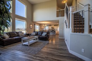 Smart-TV, Kamin, Videospiele, DVD-Player