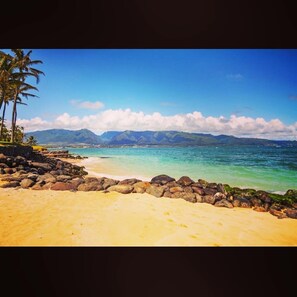Beach nearby, sun-loungers, beach towels