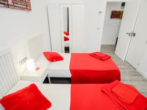 4 dormitorios, tabla de planchar con plancha, cuna de viaje y wifi