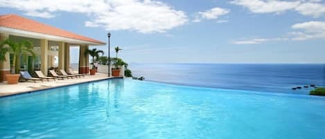 Piscina all'aperto