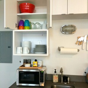 Fridge, microwave, oven, stovetop - The 'Spinnaker Studio' at Sea Star Lofts (Eastsound)