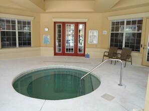 Et oppvarmet basseng