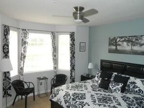 3 slaapkamers, een strijkplank/strijkijzer, reisbedje, gratis wifi