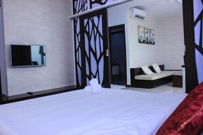 50 Schlafzimmer, Zimmersafe, BĂŒgeleisen/BĂŒgelbrett, WLAN