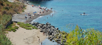 Charming Villa by the sea, wifi and cooking class free!
