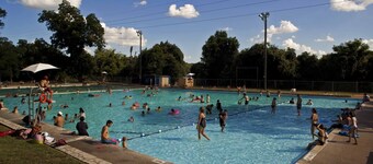 Walking distance to Zilker Park, ACL, and so much more!