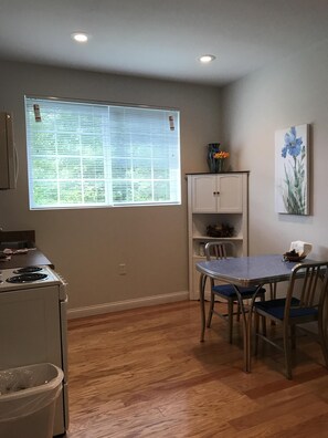 Dining - Private entrance fully furnished studio apartment in prestigue neighborhood (Batesville)