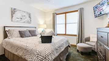 2 Schlafzimmer, Schreibtisch, Bügeleisen/Bügelbrett, Reisekinderbett