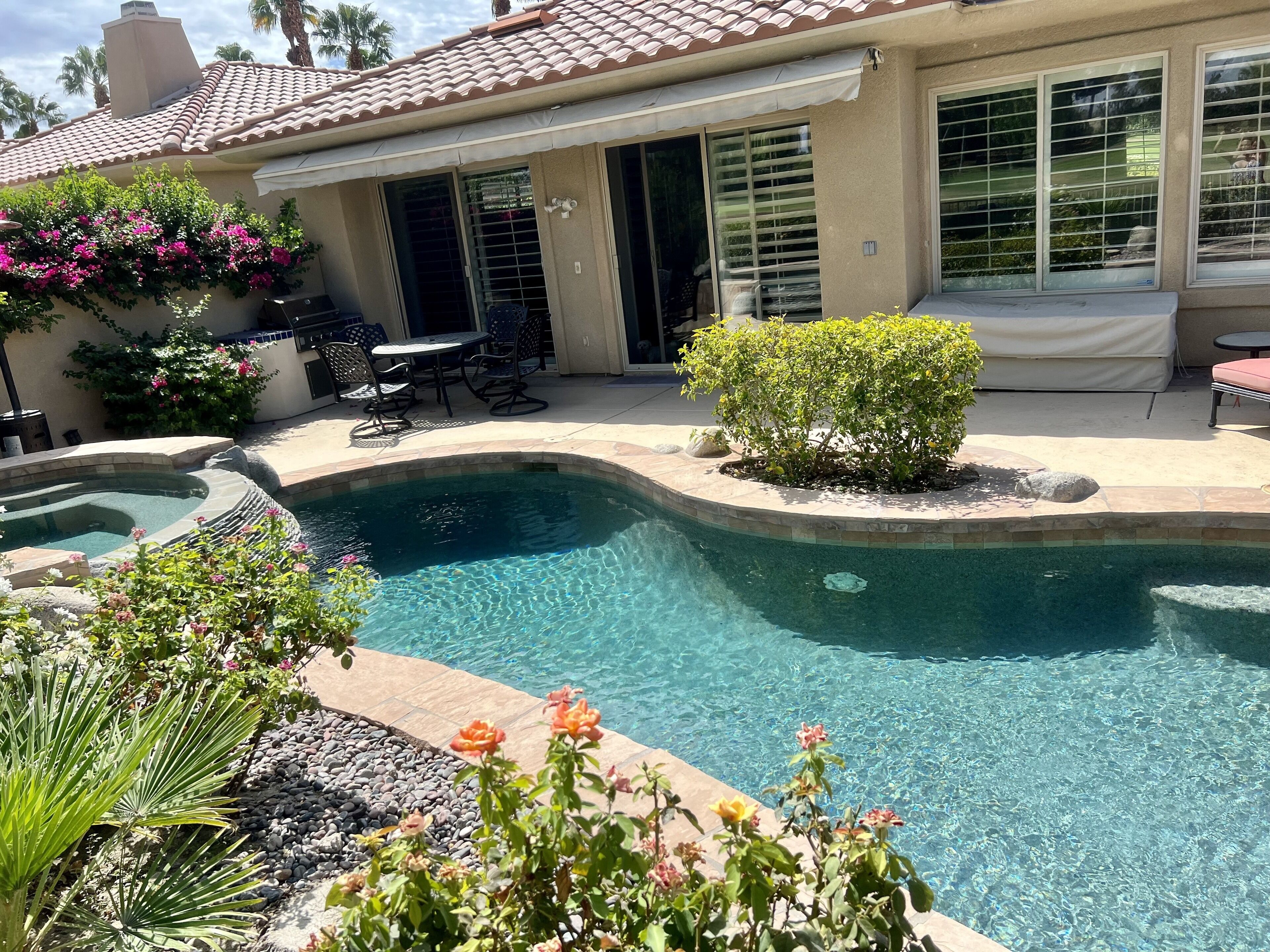 House in Rancho Mirage County Club with private saltwater pool and spa