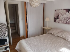 4 chambres, fer et planche à repasser, lit parapluie, Wi-Fi gratuit