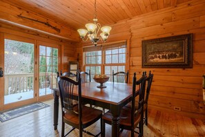 Dining - Spacious Log Cabin With Hot Tub (Vilas)