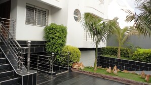Front of property - Villa de prestige Mermoz (Dakar)