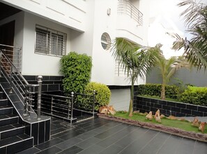 Front of property - Villa de prestige Mermoz (Dakar)