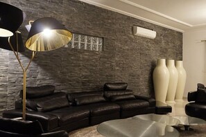 LCD TV - Villa de prestige Mermoz (Dakar)