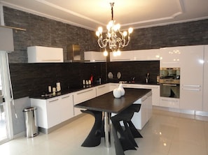 Villa | Private kitchen | Fridge, microwave, oven, coffee/tea maker - Villa de prestige Mermoz (Dakar)