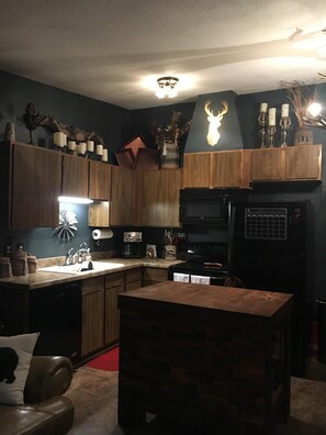 Fridge, microwave, oven, stovetop - Cozy Condo (1/2 Mile From Ski Apache Turn Off) (Alto)