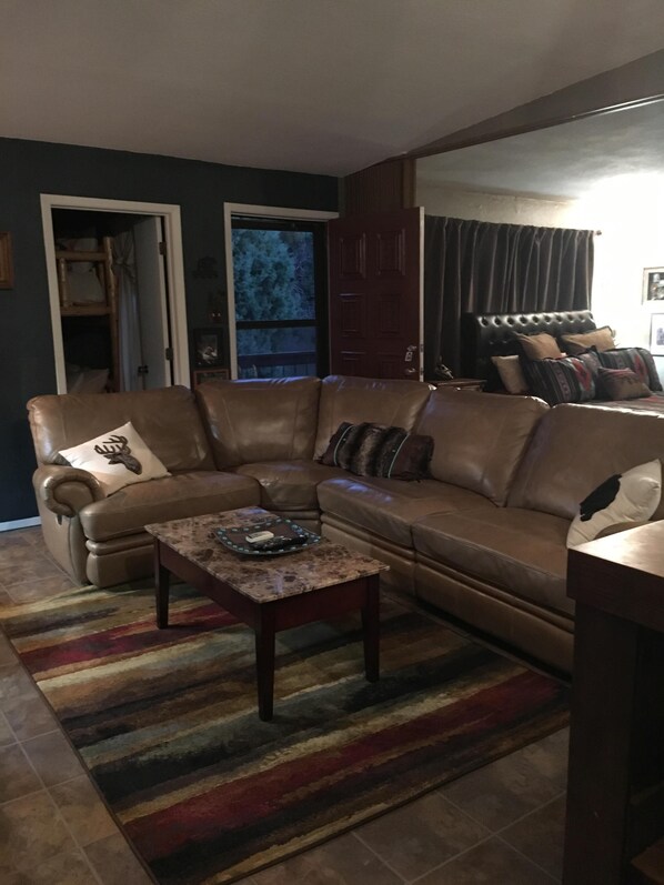 Smart TV, fireplace, DVD player, ping pong