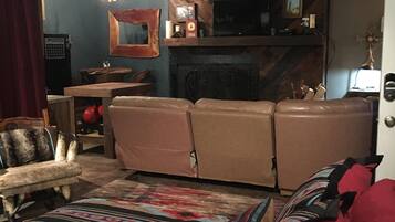 Smart TV, fireplace, DVD player, table tennis