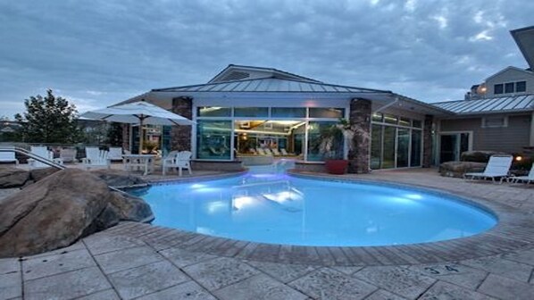 Indoor pool, outdoor pool