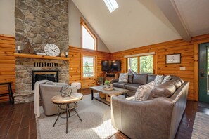 Smart TV, fireplace, DVD player, table football