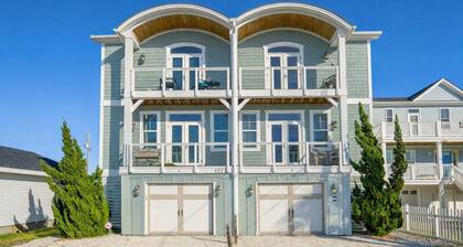 Luxury Home Great Ocean Views, Pool, Elevator,45 Steps to beach