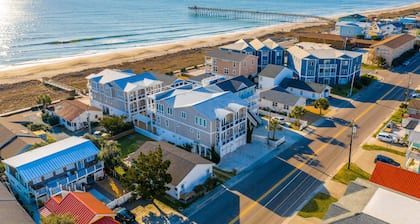 Luxury Home Great Ocean Views, Pool, Elevator,45 Steps to beach