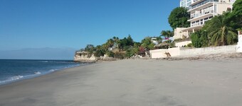 Guicci Resort - Playa Corona beach