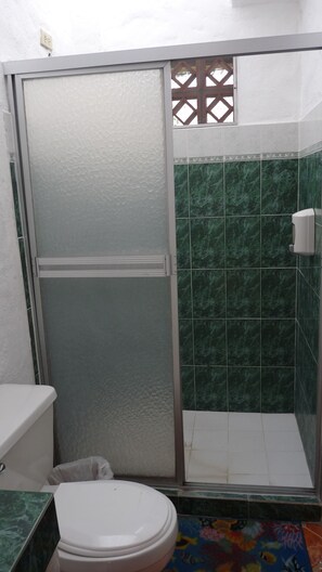 Dusche, Seife, Toilettenpapier