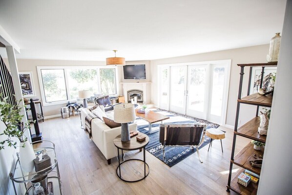 Smart TV, DVD player, books