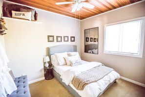 3 bedrooms, iron/ironing board, free WiFi, bed sheets