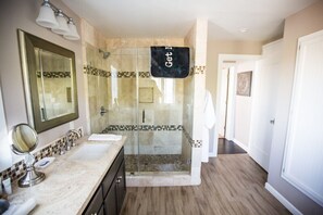 Combined shower/bathtub, hair dryer, towels, toilet paper