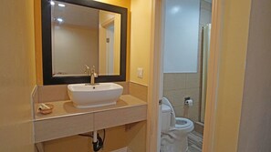 Shower, free toiletries, towels - Rosa Bell Motel - Los Angeles (Los Angeles)