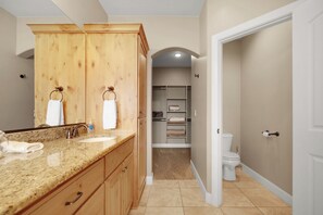 Tina con regadera y secadora de cabello 