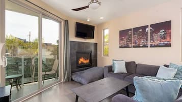 TV, peis, kontorer og printere