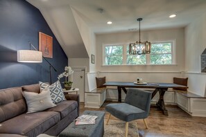 Älytelevisio, kirjoja, suoratoistopalvelut