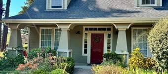 Charming craftsman home on 1.1 acres close to town and beautiful beaches 