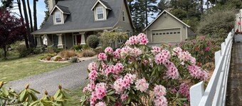 Charming craftsman home on 1.1 acres close to town and beautiful beaches 