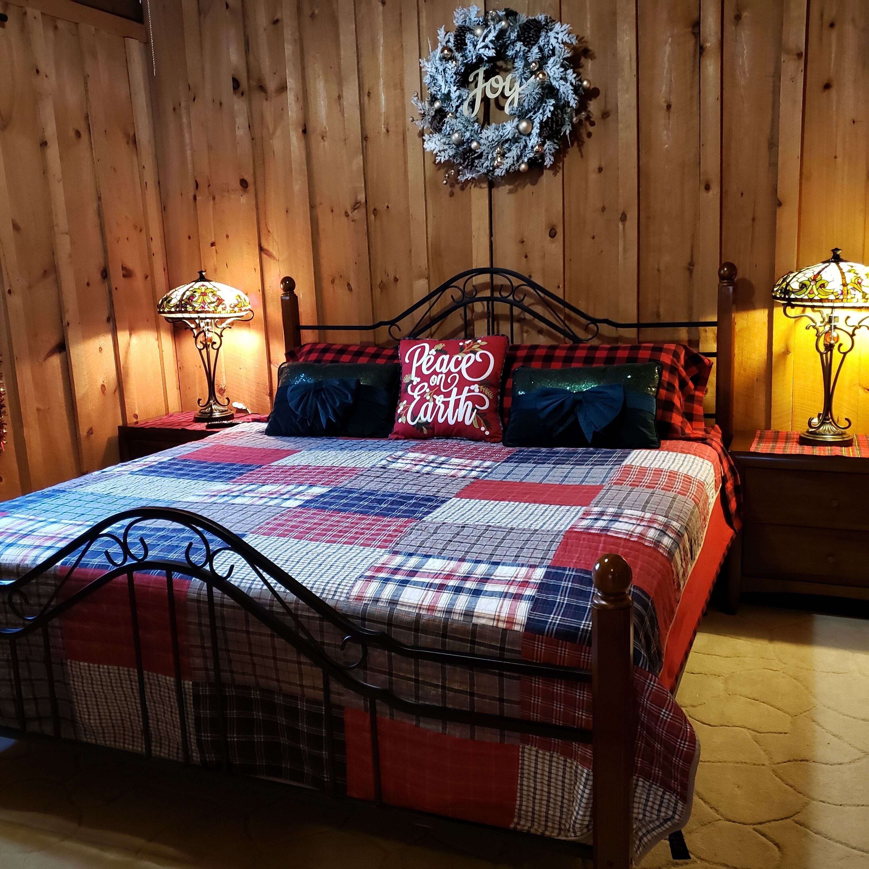 4 bedrooms, desk, iron/ironing board, travel crib