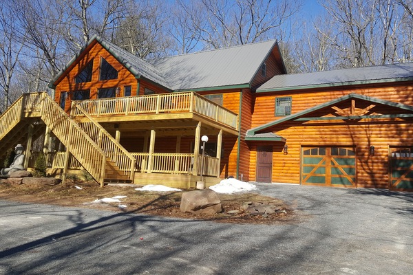 1 Mile From Ski-Lodge and Festivals!
Secluded and Convenient - Only 2 neighbors!