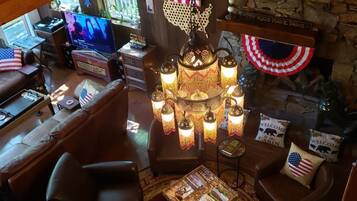 Smart TV, fireplace, video game console, DVD player